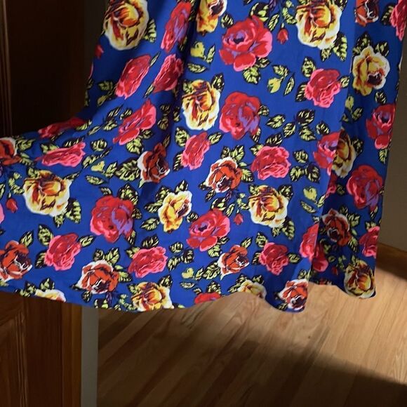 Fun Floral Summer Dress - Picture 3 of 9